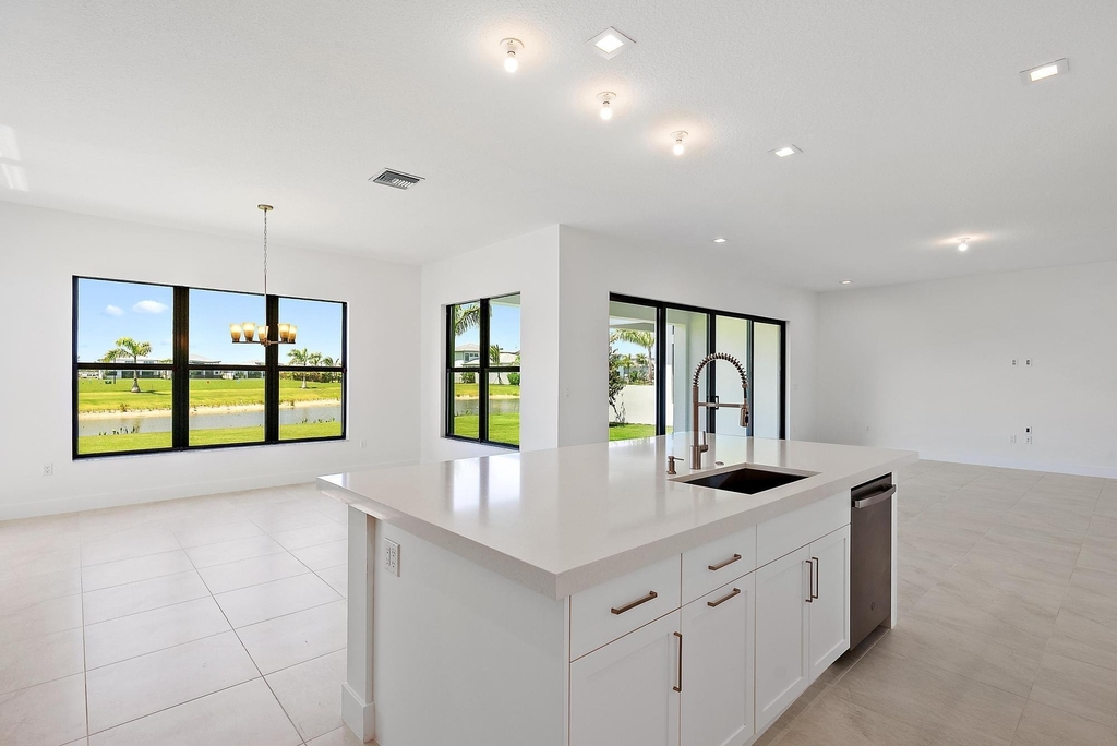 20471 Southernwood Avenue - Photo 8