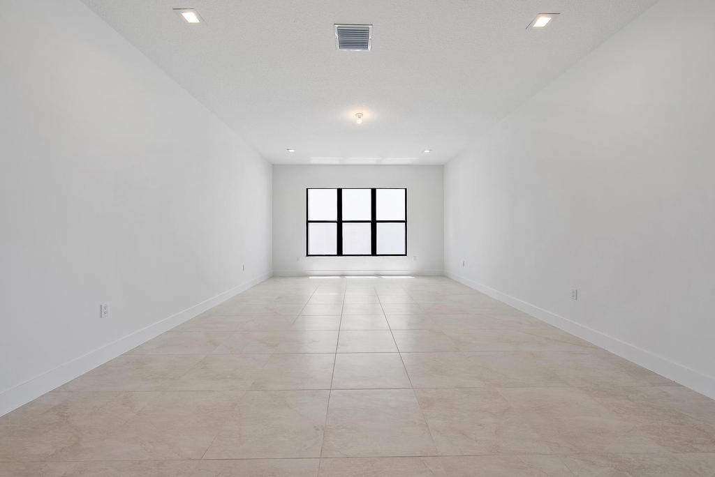 20471 Southernwood Avenue - Photo 4