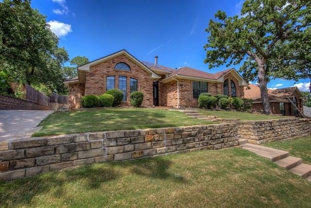3914 Meadow Drive - Photo 2
