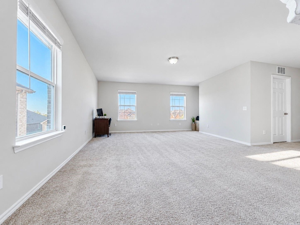 902 Feldspar Way - Photo 12
