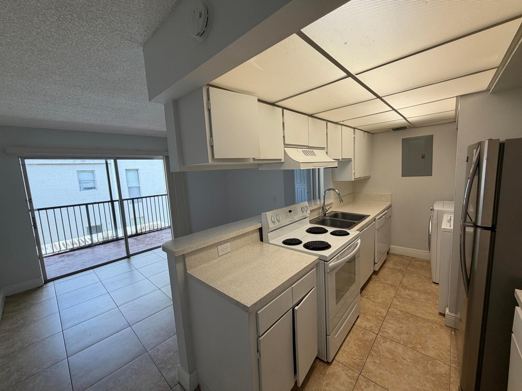 4419 Treehouse Lane - Photo 0