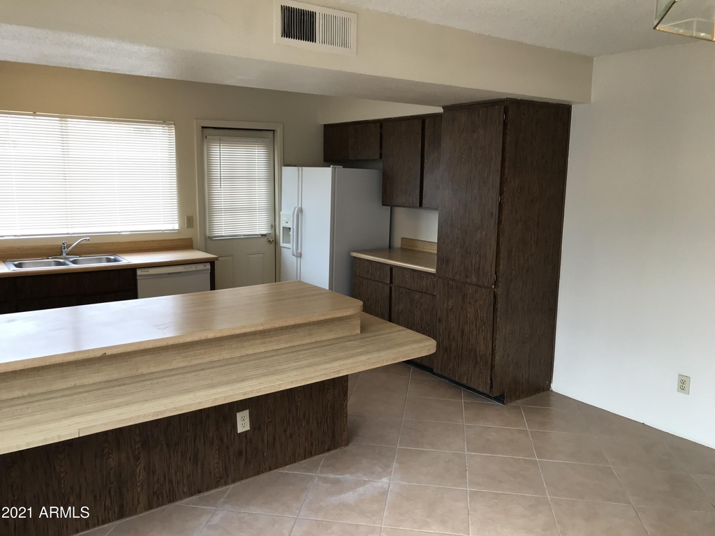 1653 W Plana Avenue - Photo 8