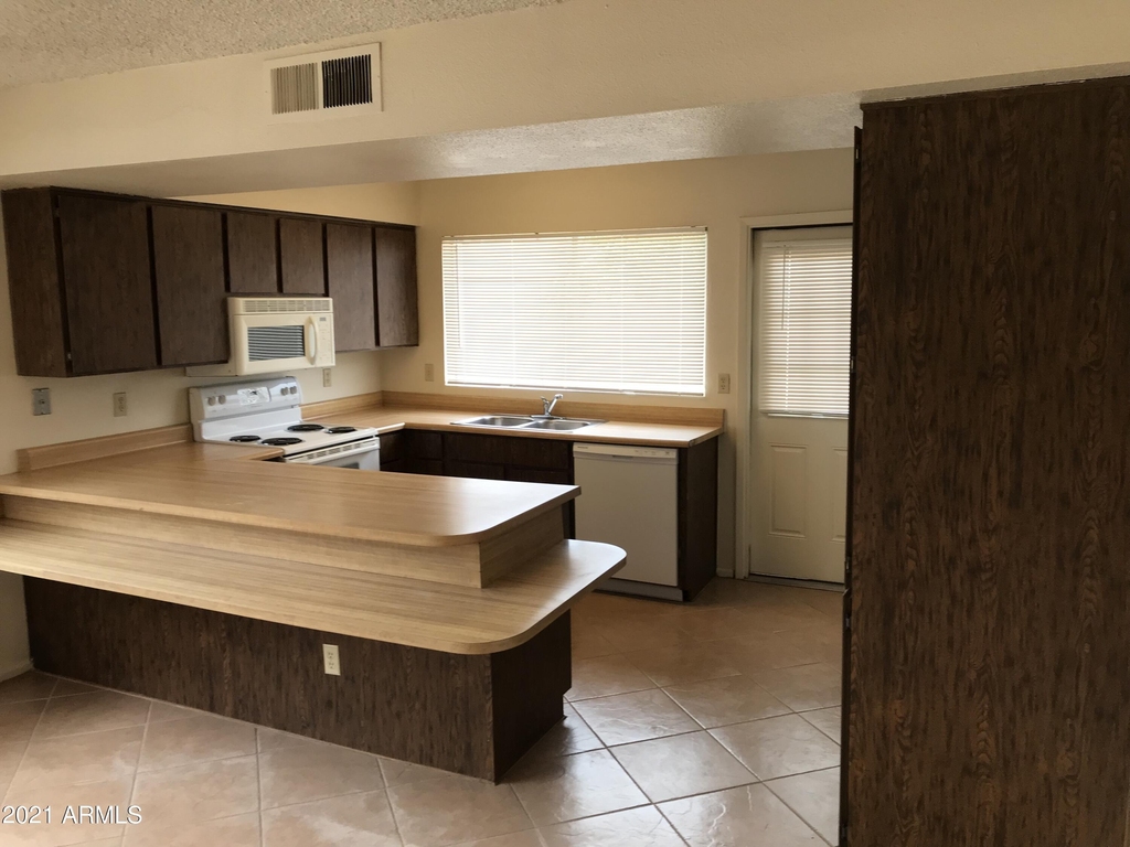 1653 W Plana Avenue - Photo 7