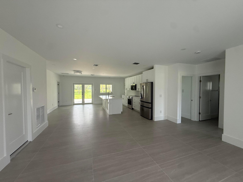 11222 61st Street N - Photo 4