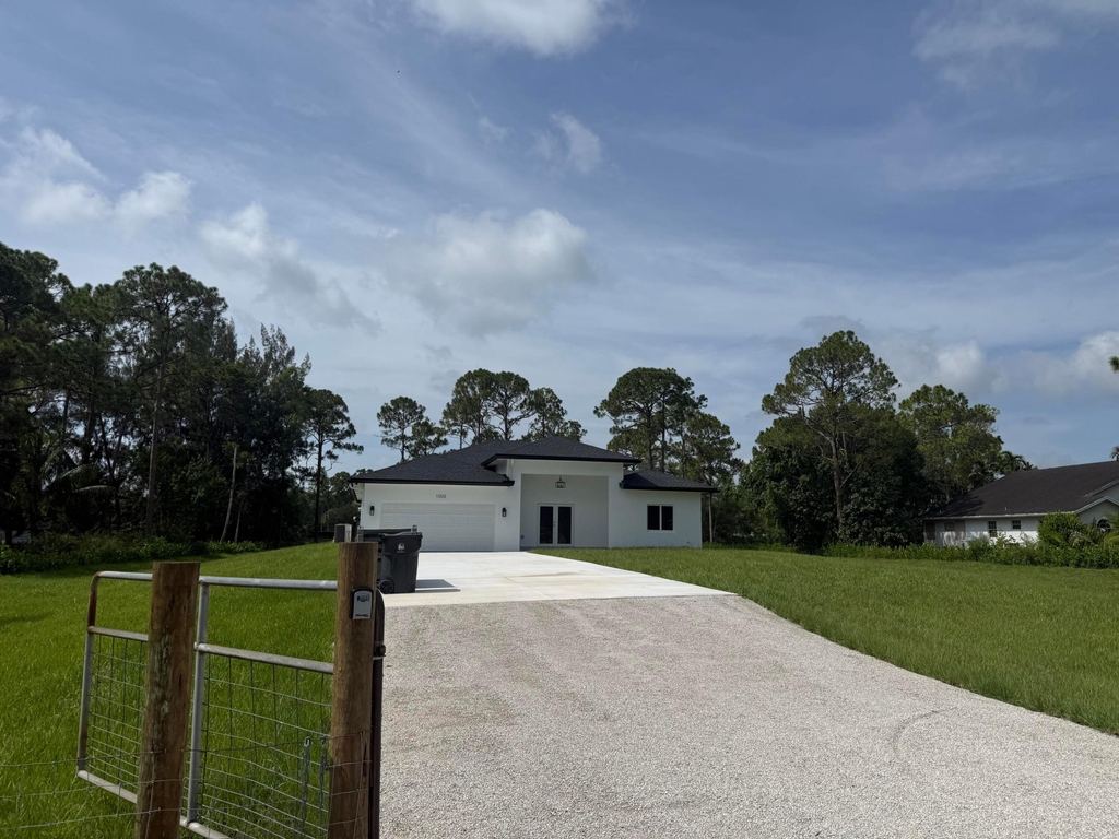 11222 61st Street N - Photo 1