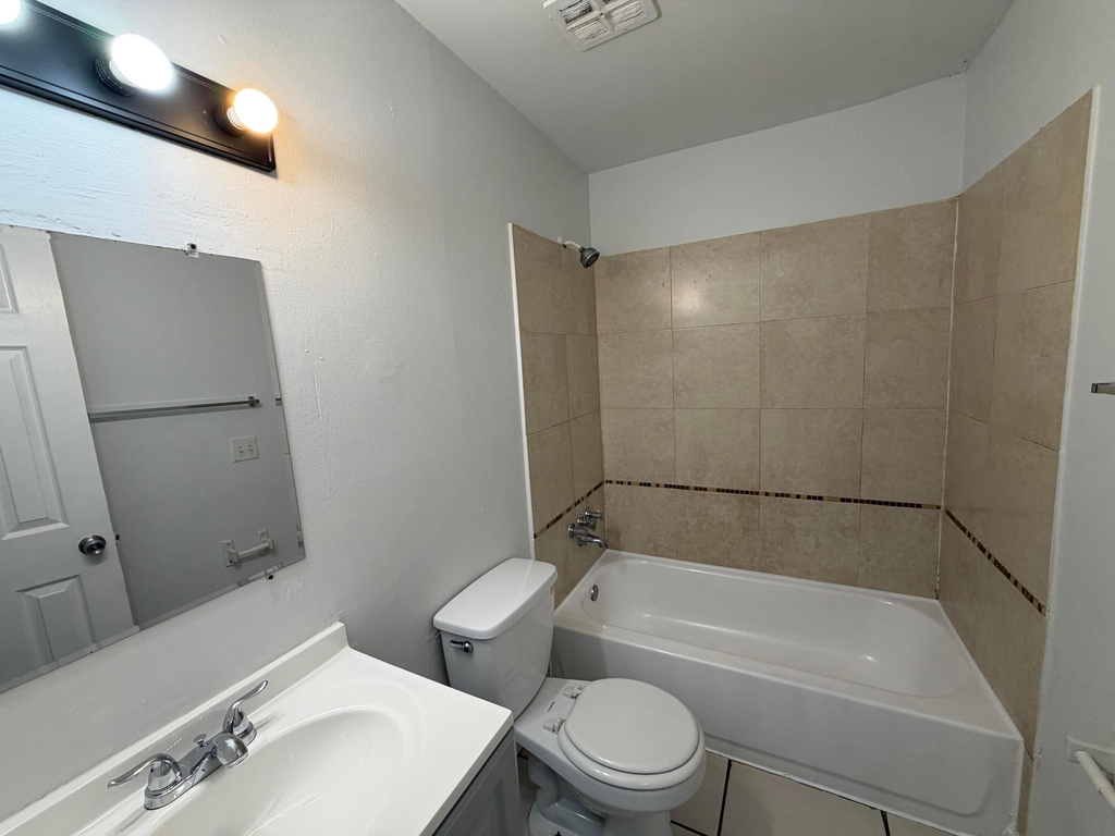 4160 Nw 21st Street - Photo 4