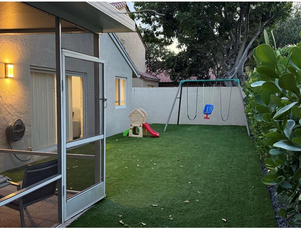 6165 Nw 77th Place - Photo 4