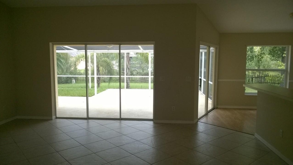 238 Sw Chandler Terrace - Photo 4