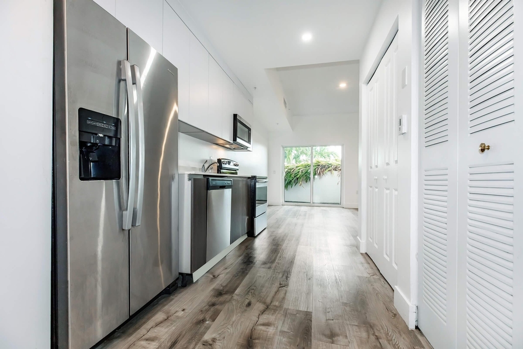 39 Nw 7th Avenue - Photo 2