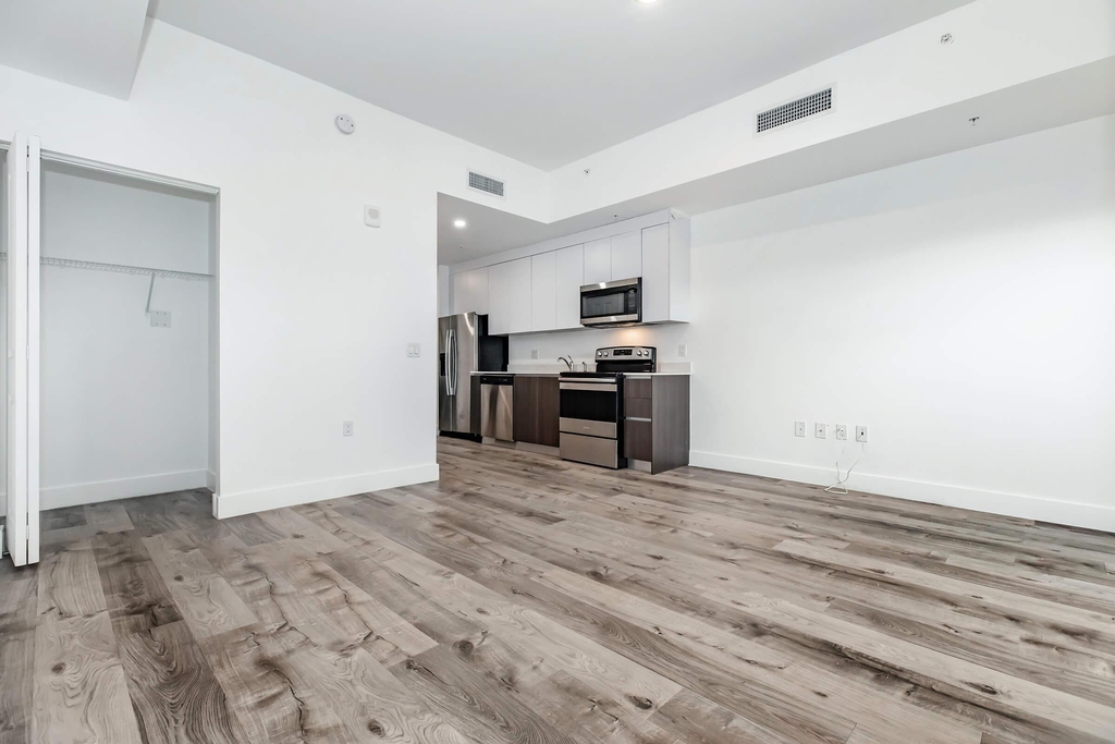 39 Nw 7th Avenue - Photo 1