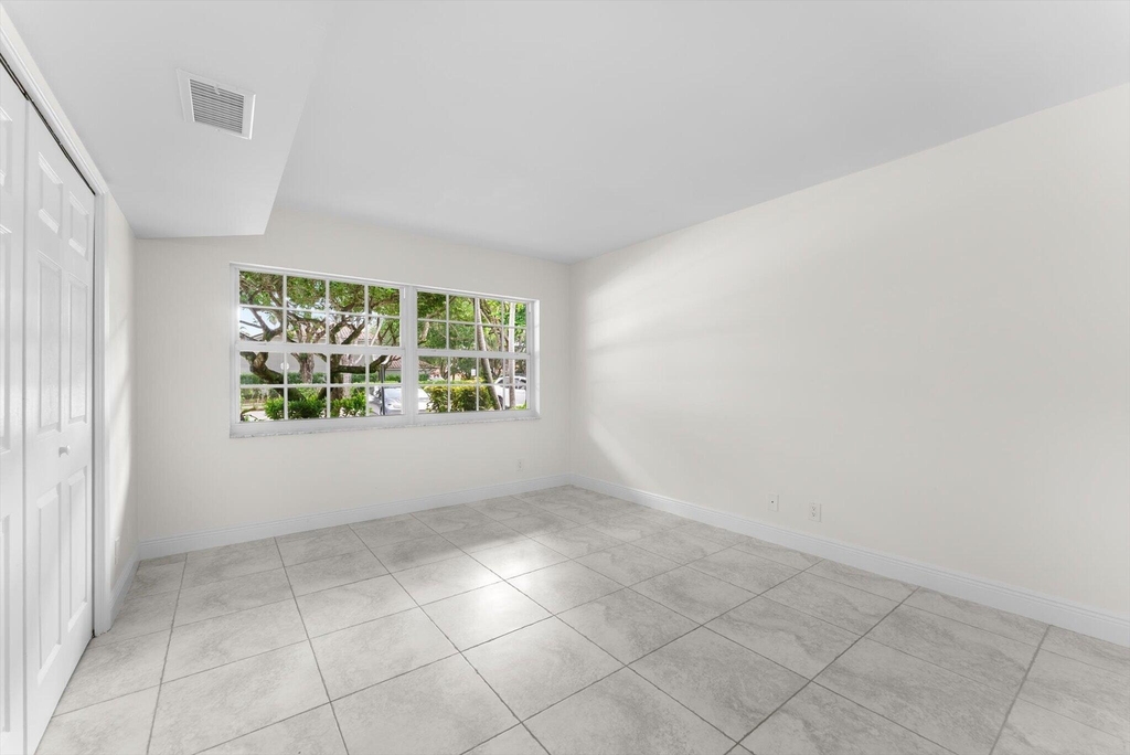 4240 Oaks Terrace - Photo 22