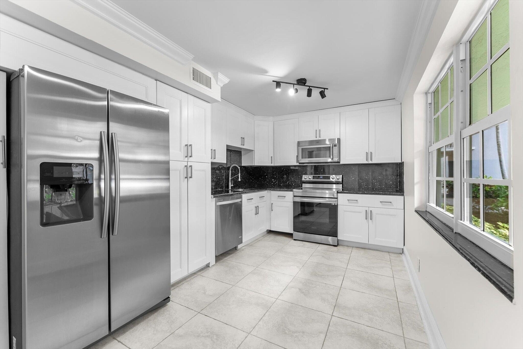 4240 Oaks Terrace - Photo 0