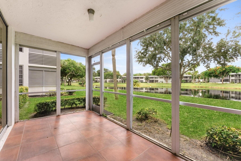 4240 Oaks Terrace - Photo 3