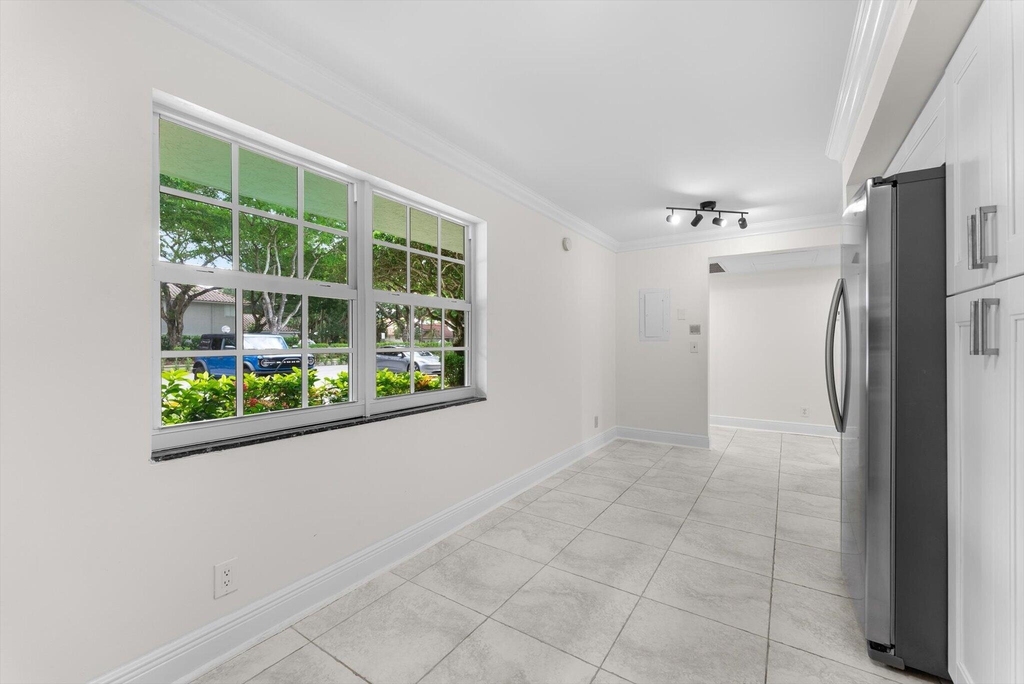 4240 Oaks Terrace - Photo 9