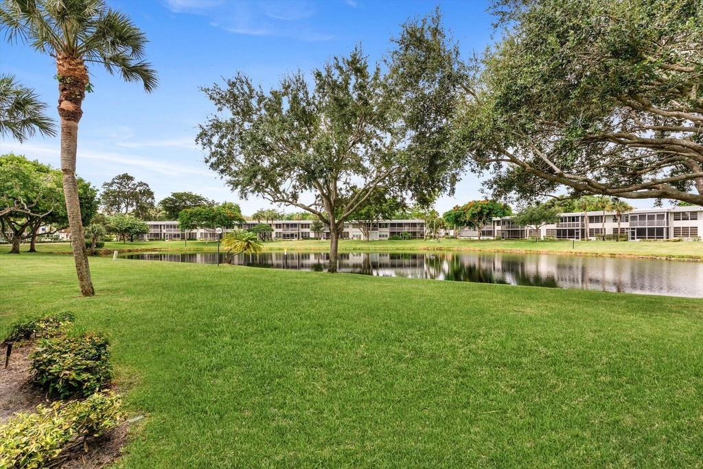 4240 Oaks Terrace - Photo 28