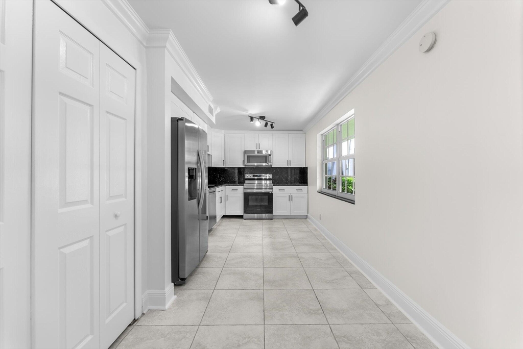 4240 Oaks Terrace - Photo 7