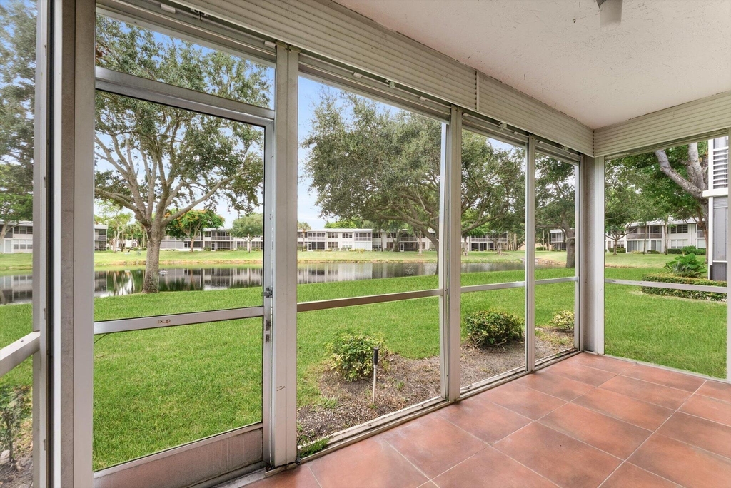 4240 Oaks Terrace - Photo 15