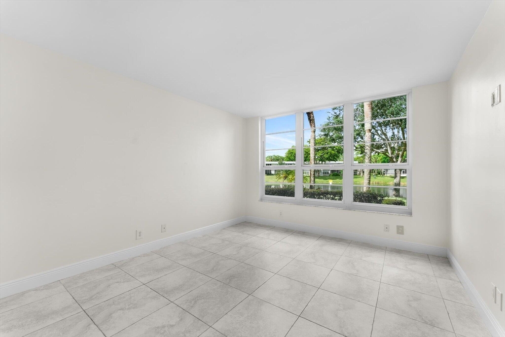 4240 Oaks Terrace - Photo 25