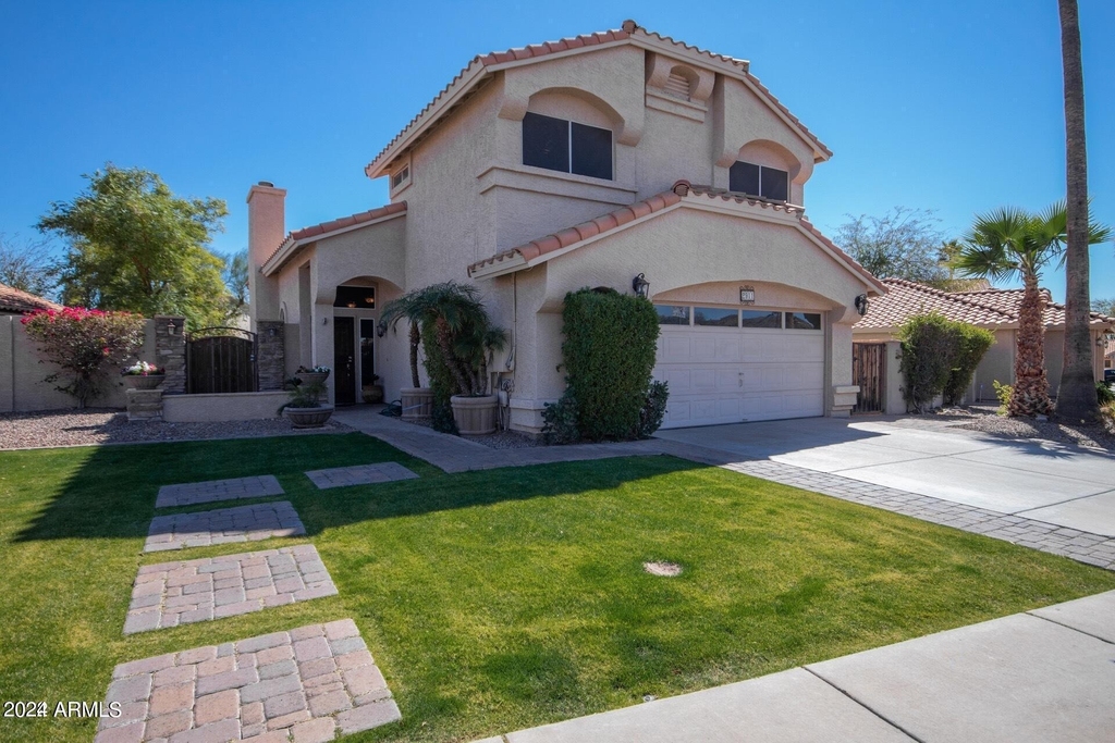 2911 E Windmere Drive - Photo 1