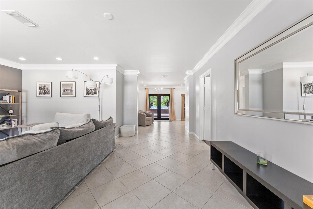 728 Ne 9th Avenue - Photo 3
