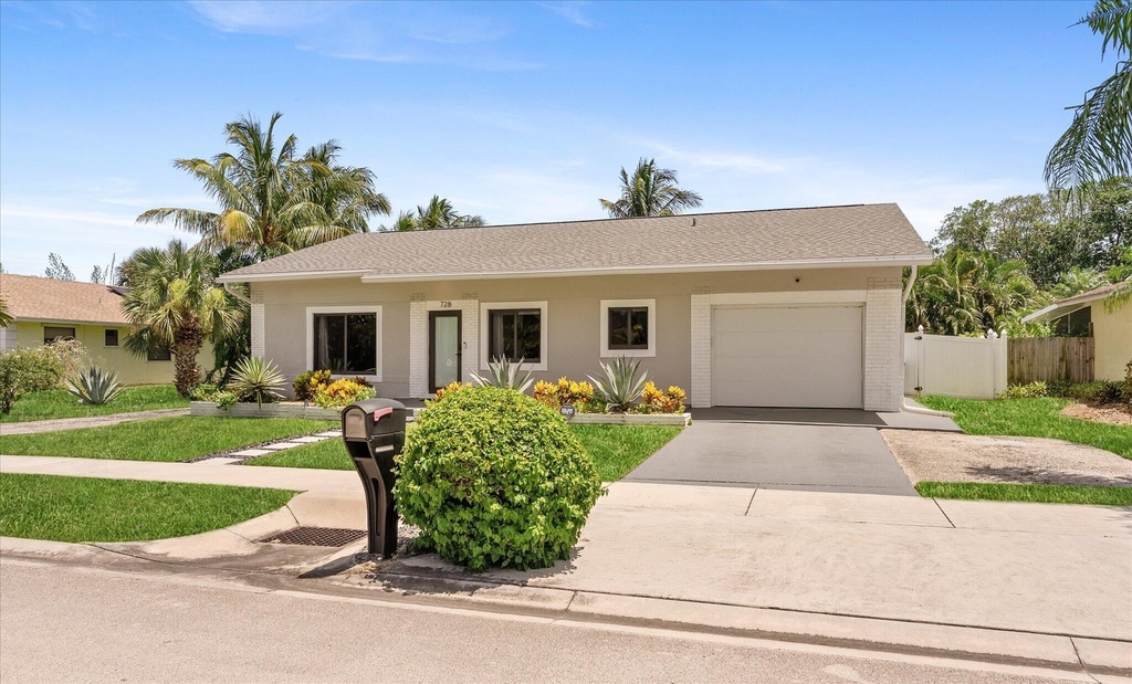728 Ne 9th Avenue - Photo 1