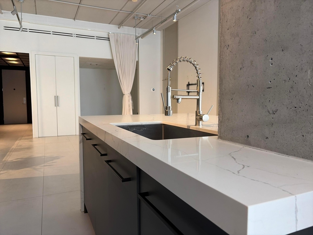 425 N Andrews Avenue - Photo 2