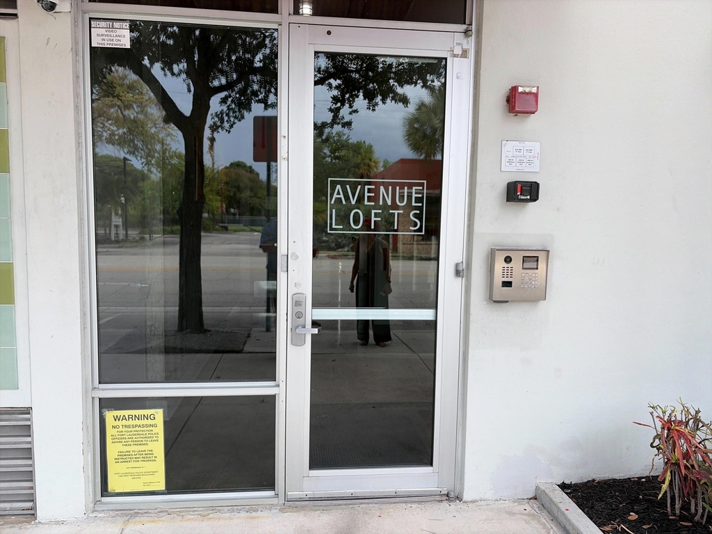 425 N Andrews Avenue - Photo 8