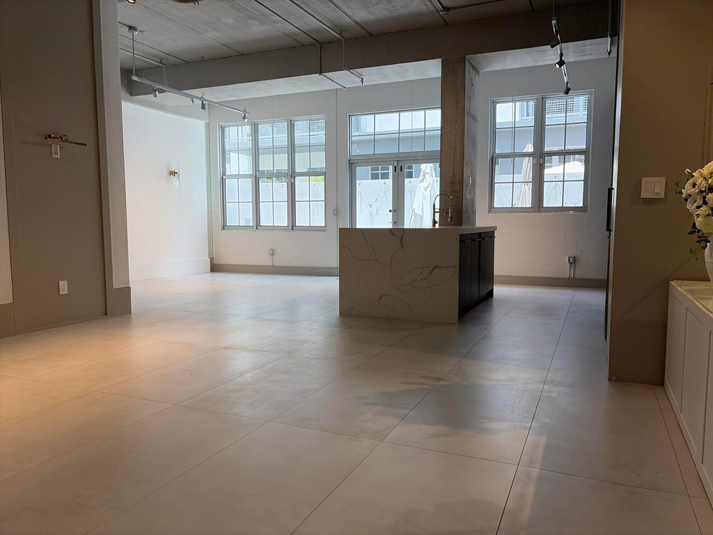 425 N Andrews Avenue - Photo 4