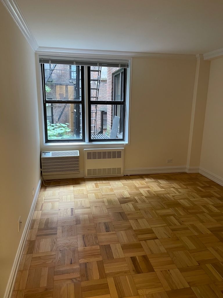 West 13th Street - Photo 3