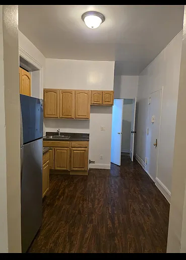 309 W 11TH ST - Photo 5