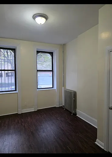 309 W 11TH ST - Photo 2