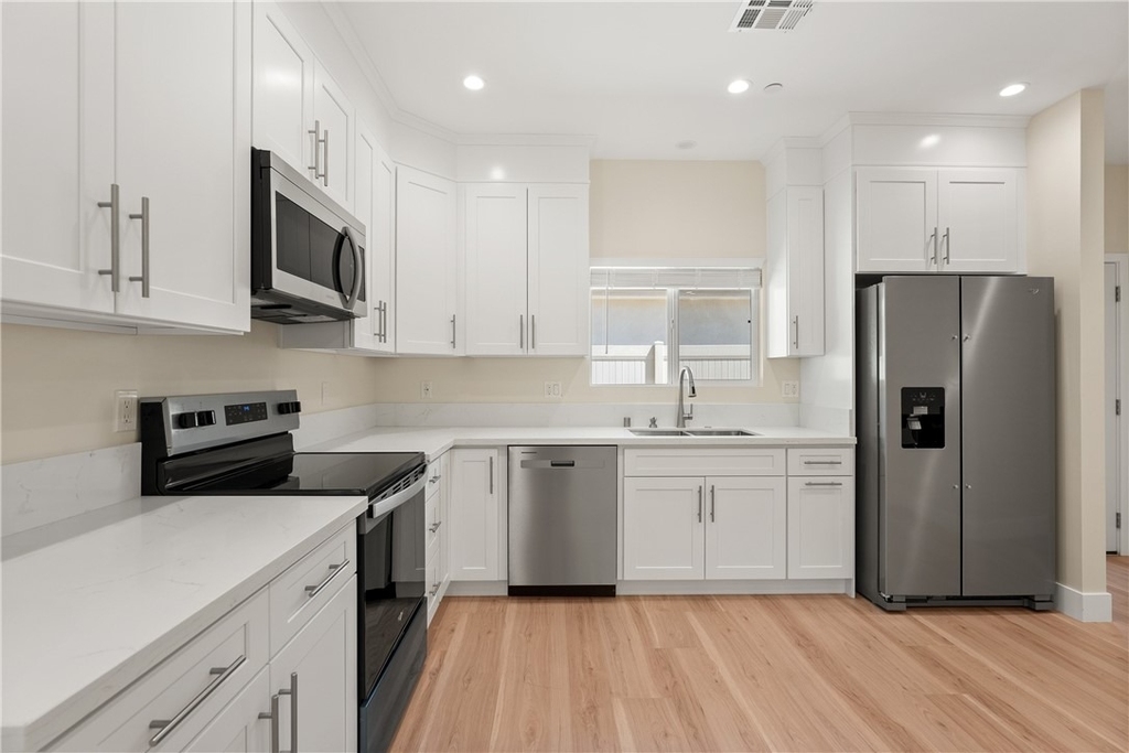14924 Kittridge St - Photo 2