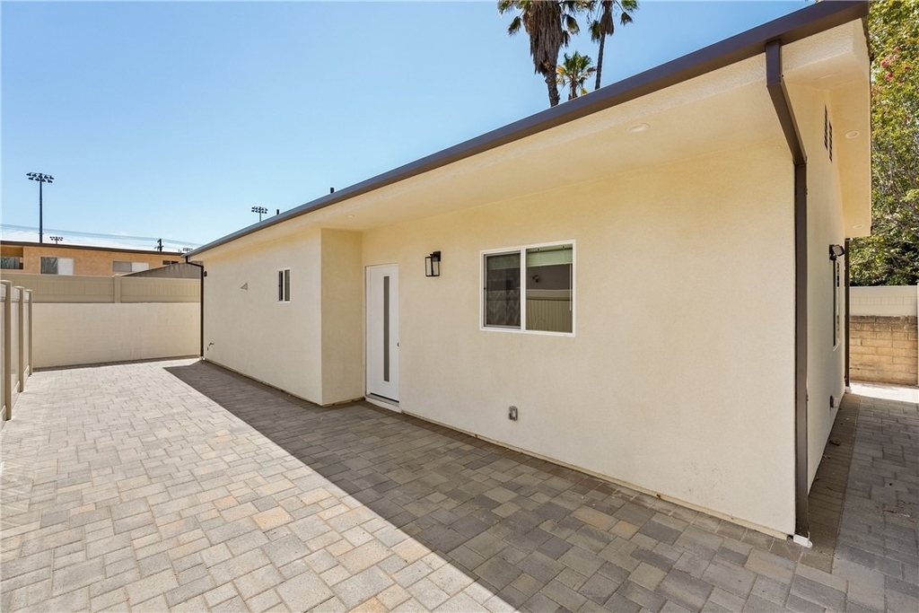 14924 Kittridge St - Photo 0