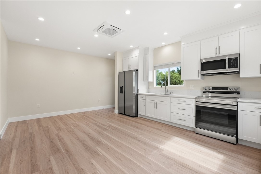 14926 1/2 Kittridge Street - Photo 3