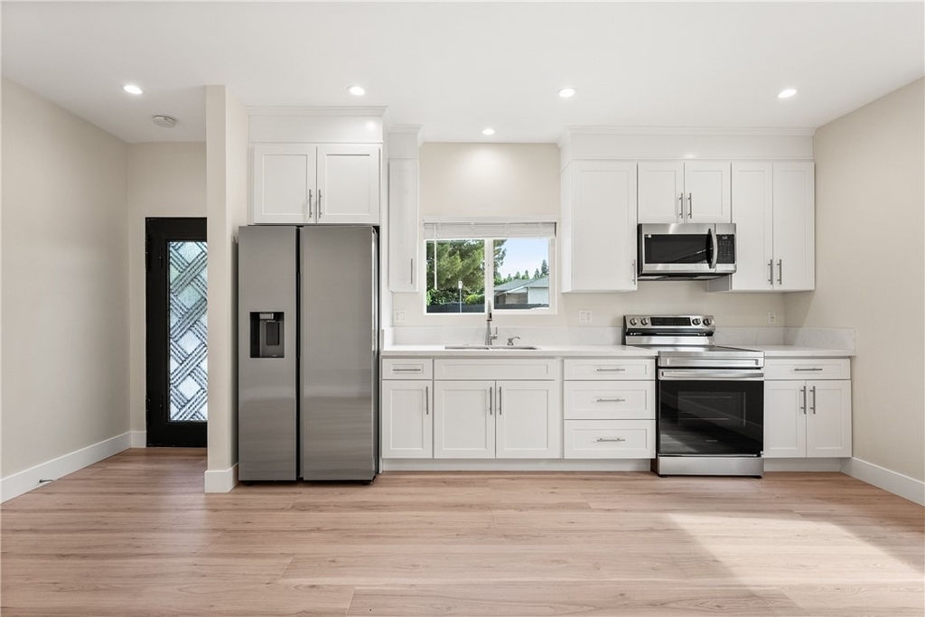 14926 1/2 Kittridge Street - Photo 2