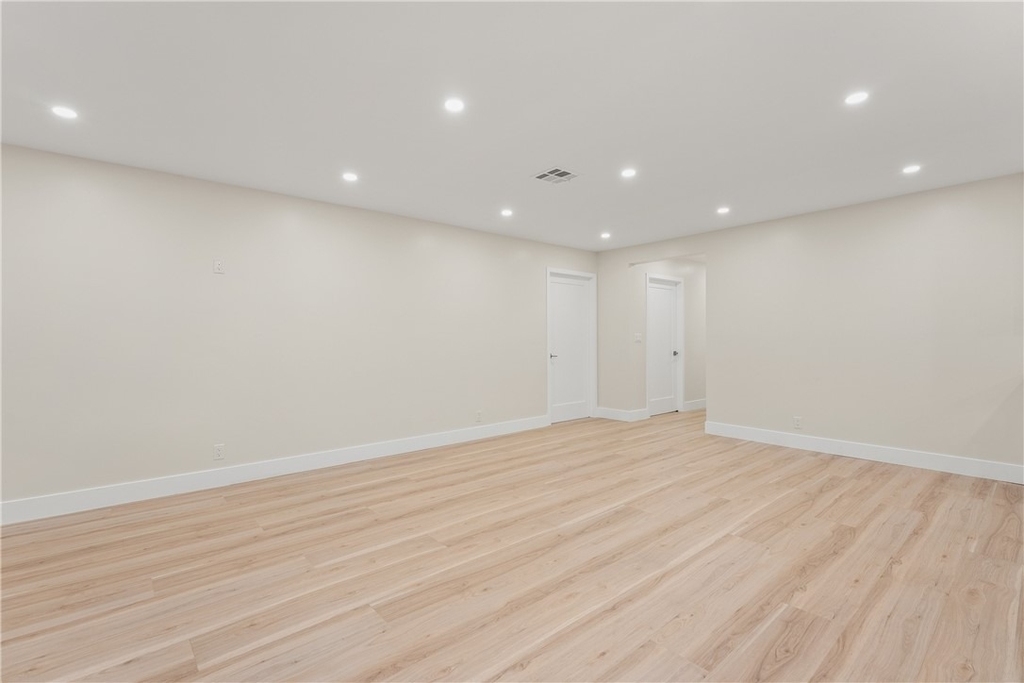 14926 Kittridge St - Photo 11