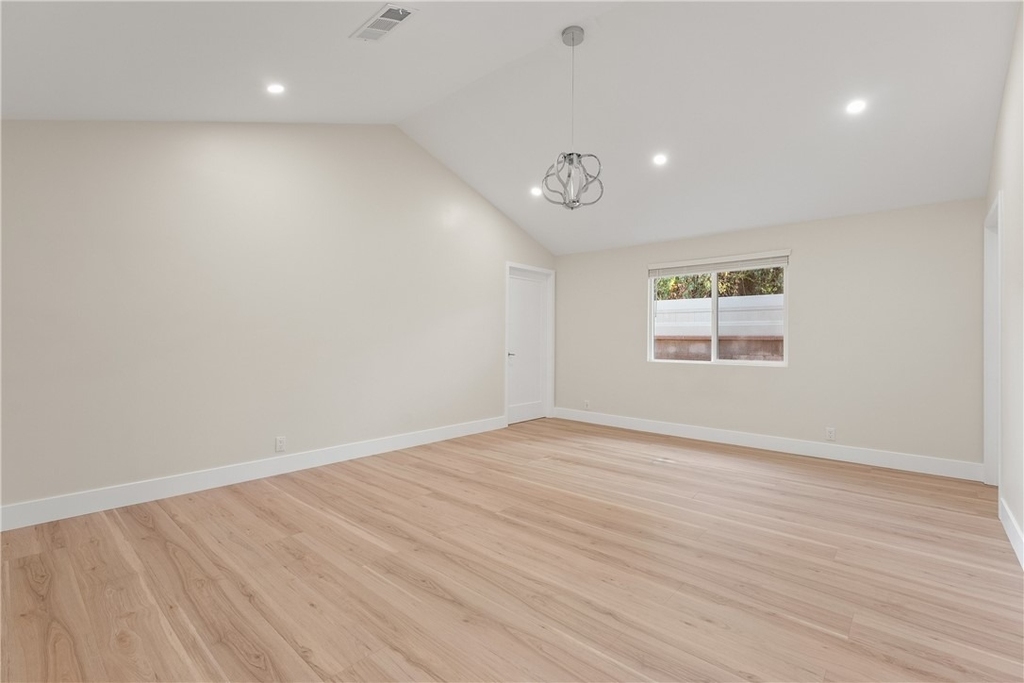 14926 Kittridge St - Photo 8