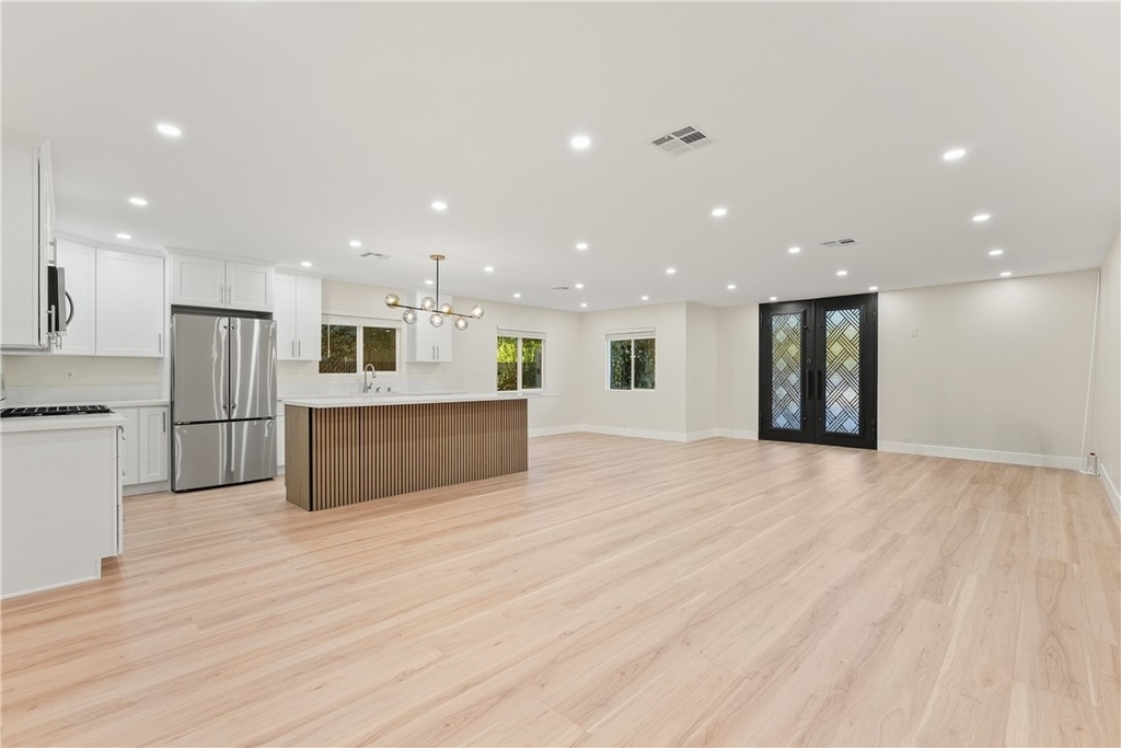 14926 Kittridge St - Photo 2
