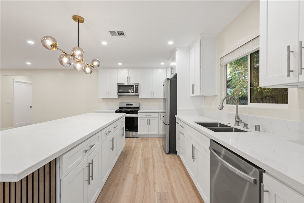 14926 Kittridge St - Photo 4