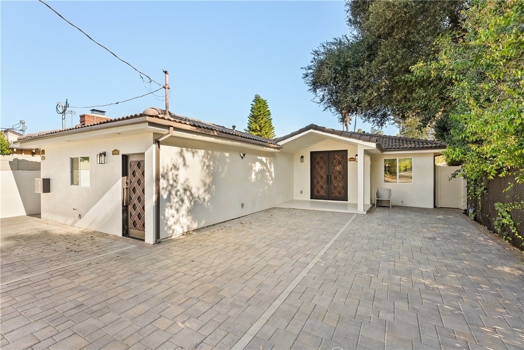14926 Kittridge St - Photo 1