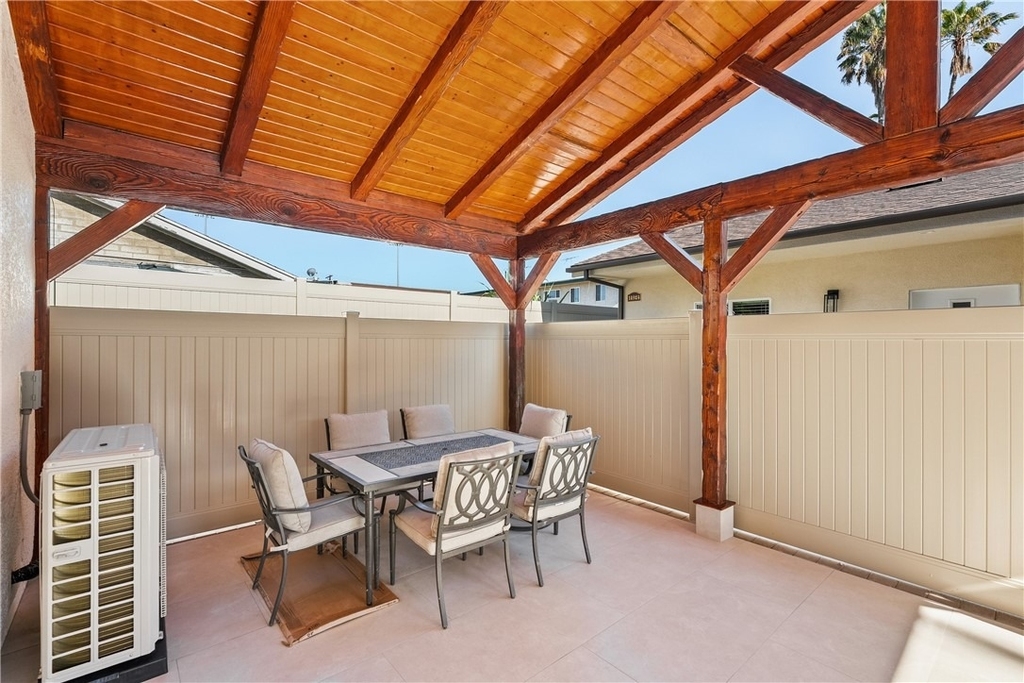 14926 Kittridge St - Photo 16