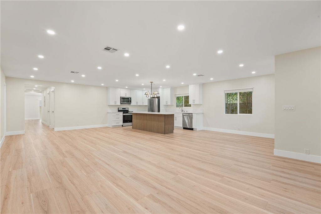 14926 Kittridge St - Photo 3