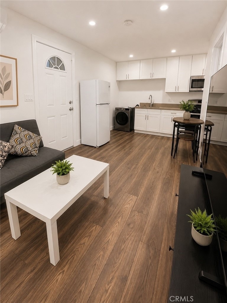 24019 Sylvan Street - Photo 1