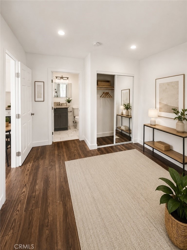 24019 Sylvan Street - Photo 2
