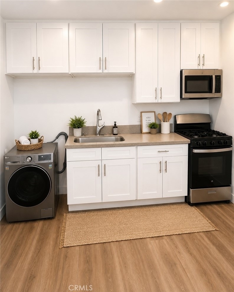 24019 Sylvan Street - Photo 0