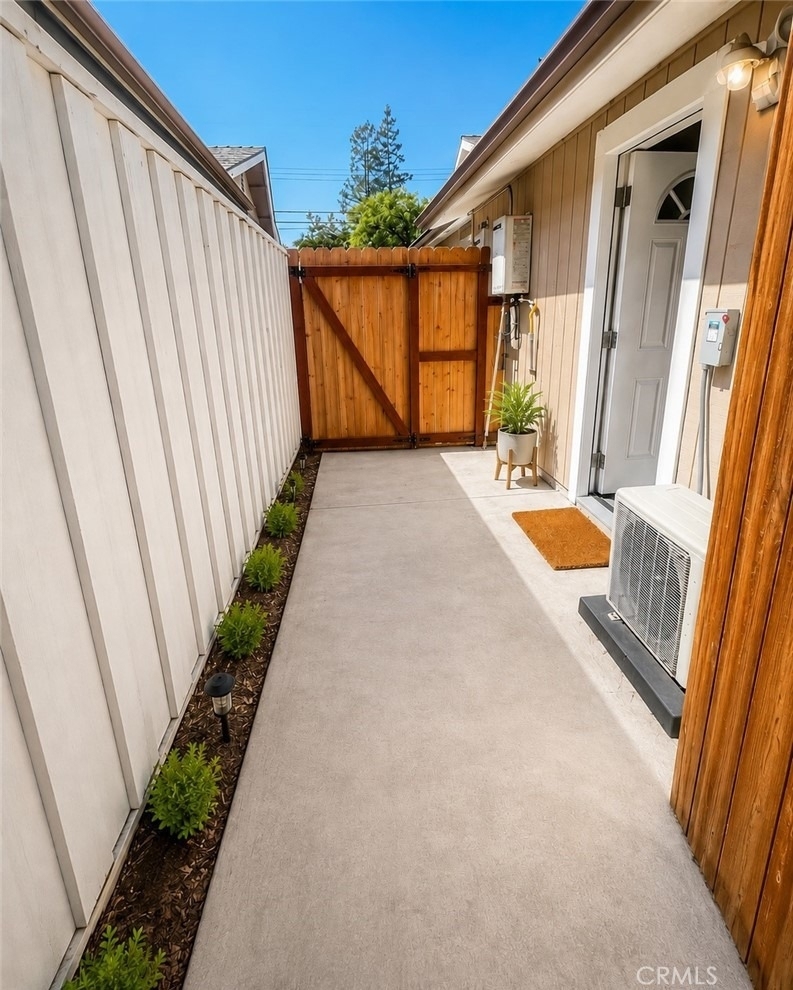 24019 Sylvan Street - Photo 5