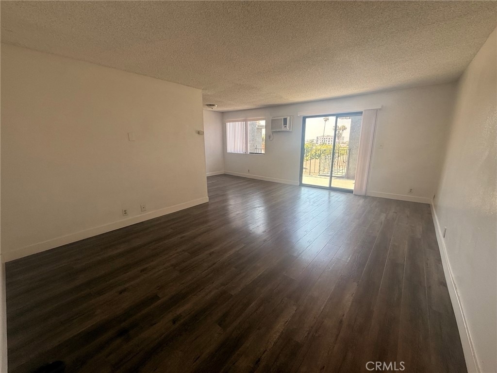 1420 N Mansfield - Photo 3