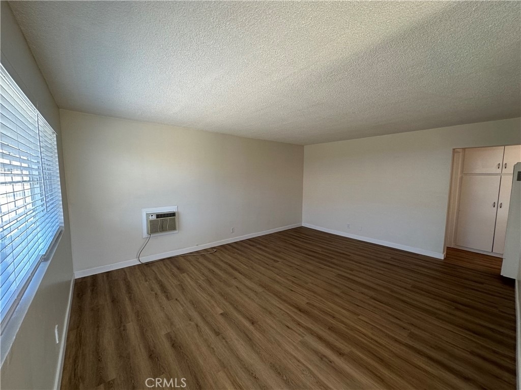 4754 Grace Avenue - Photo 3