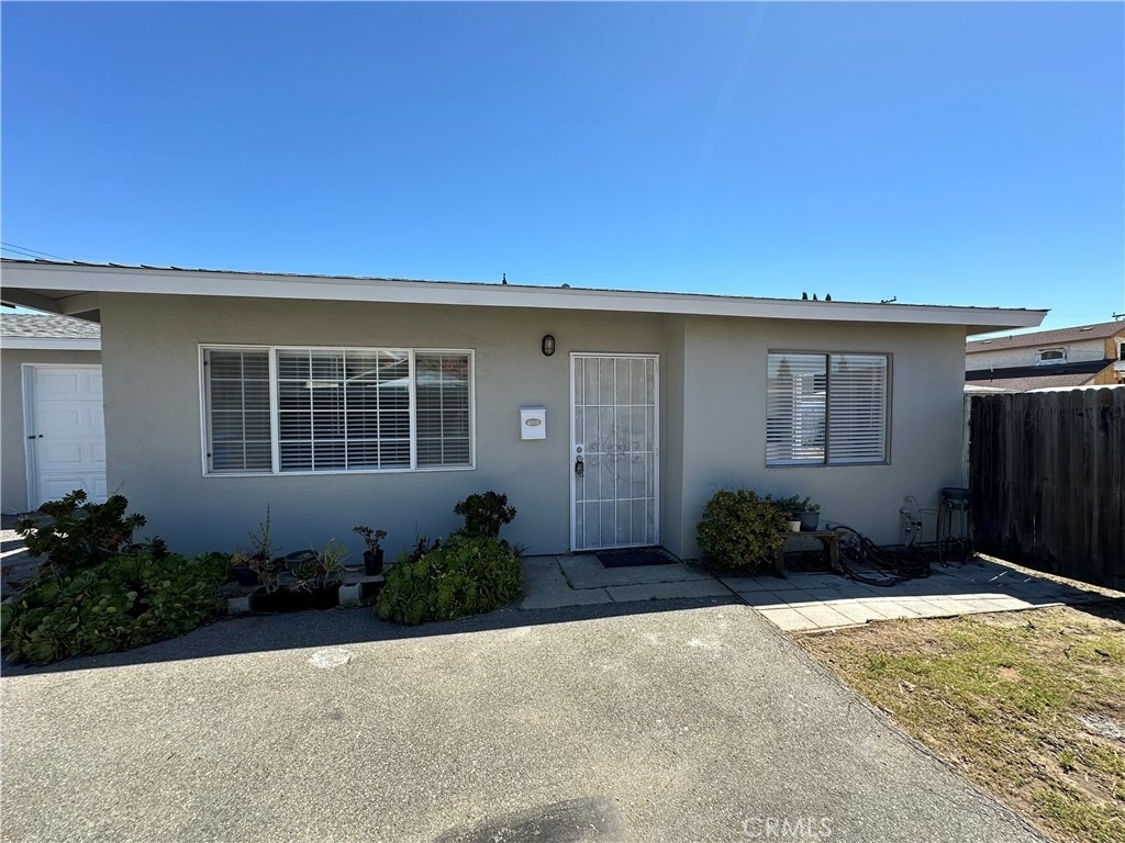 4754 Grace Avenue - Photo 2