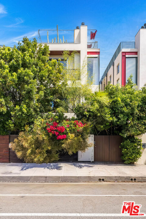 417 Venice Way - Photo 1